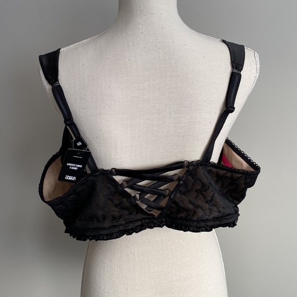 Torrid - Betsey Johnson Black Bow Lace Front Clasp Lightly Lined T-Shirt Bra - Picture 3 of 7